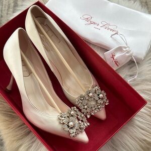 Roger Vivier Bouquet Pearl Satin Heels